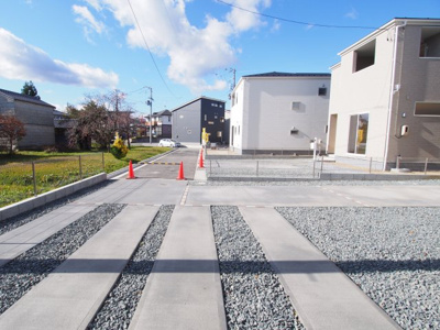 【前面道路含む現地写真】 | Livele Garden.S　太平寺久保　１号棟