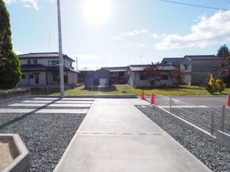 【前面道路含む現地写真】