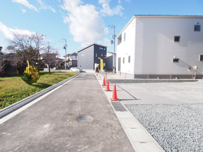 【前面道路含む現地写真】 | Livele Garden.S　太平寺久保　２号棟