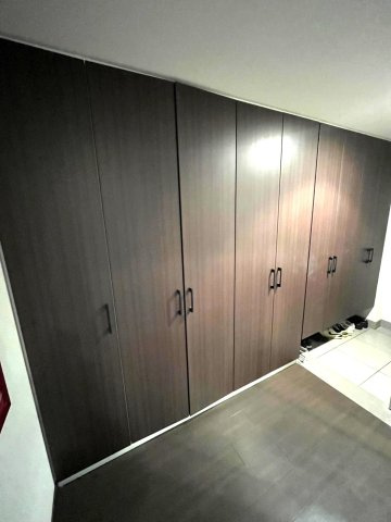 グランスイート近江・臨湖庵　の玄関|壁一面の玄関収納は靴からコートからいろいろなものが収納可能です！