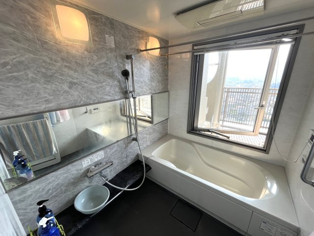 グランスイート近江・臨湖庵　の浴室|お風呂の窓から、瀬田川の花火も一望できます！