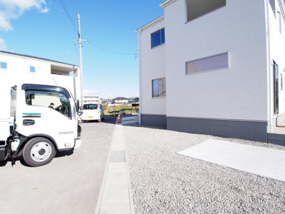 【前面道路含む現地写真】 | Livele Garden.S　太平寺久保　３号棟