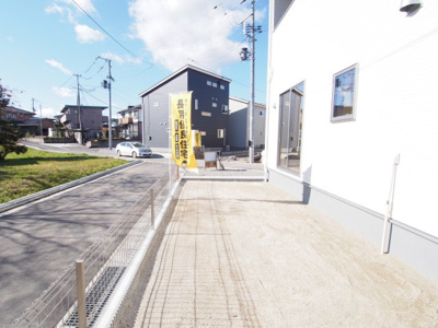 【前面道路含む現地写真】 | Livele Garden.S　太平寺久保　３号棟