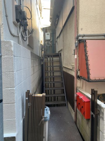 【エントランス】 | 山下荘 | 最上階・角部屋・二面採光のお部屋です。