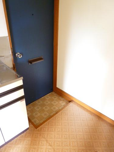 【玄関】 | 山下荘 | 最上階・角部屋・二面採光のお部屋です。