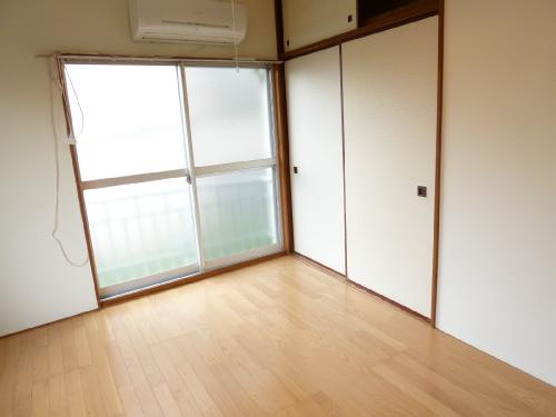 【居間・リビング】 | 山下荘 | 最上階・角部屋・二面採光のお部屋です。