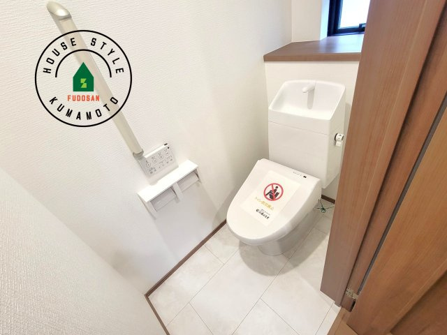 菊池市西寺第1-8棟（F号棟）のトイレ|温水洗浄便座を完備しております。2ヶ所にトイレがあるのは朝の慌ただしい時間も安心です。