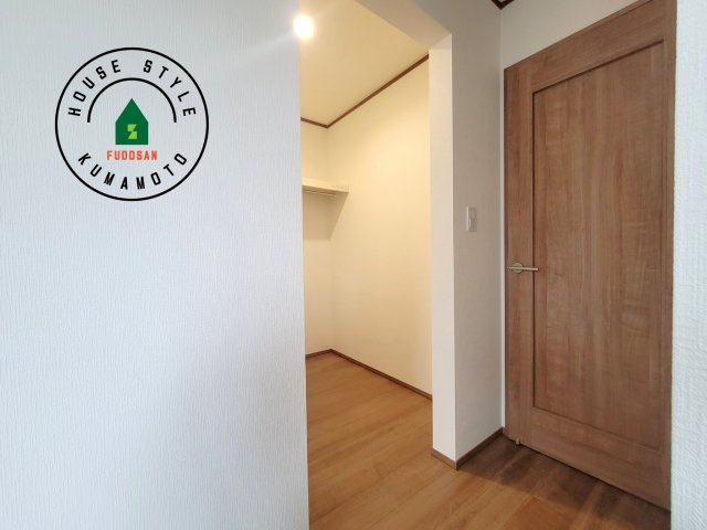 菊池市西寺第1-8棟（F号棟）の収納|洋服や大きな荷物が多い方や人数の多いご家族などは、一般的なクローゼットよりもウォークインクローゼットのほうが使い勝手が良いです。