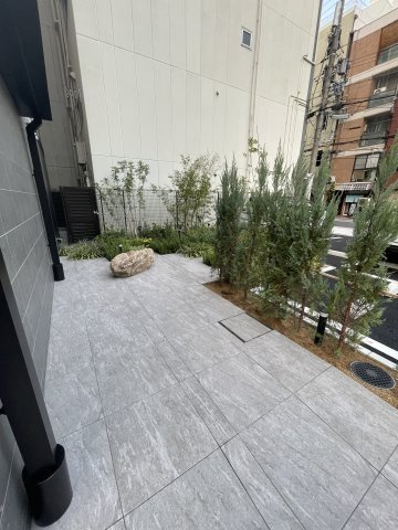 リビオレゾン南森町の庭