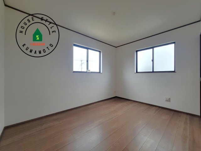 菊池市西寺第1-8棟（G号棟）の洋室|採光良好な洋室は全居室、複層ガラスの遮熱効果と断熱効果で、一年中快適に過ごせます。