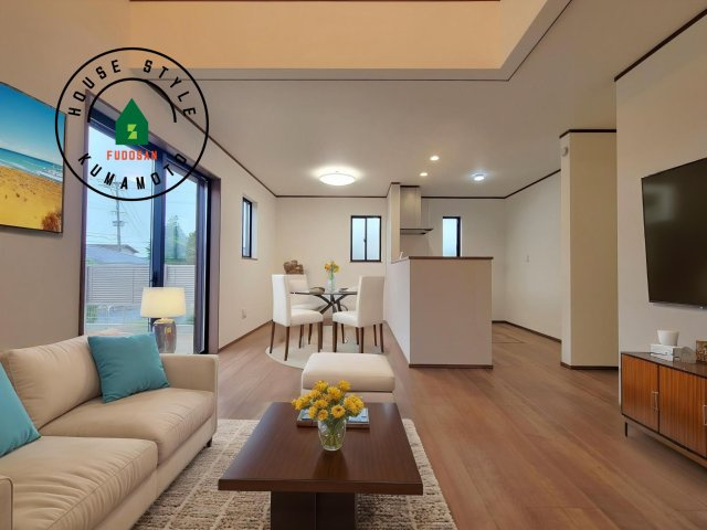 菊池市西寺第1-8棟（G号棟）の居間・リビング|明るく開放的なリビングダイニングは豊かな陽光が注ぎ込み、やすらぎの空間を演出してくれます。ご家族で楽しいひとときをお過ごし下さい。※家具はCGを合成したものです。