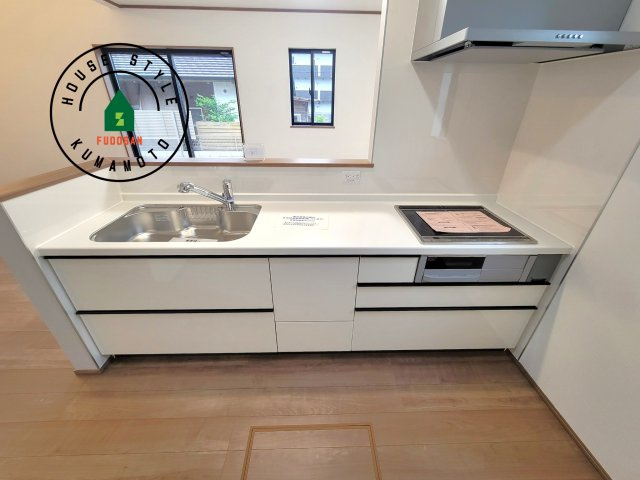 菊池市西寺第1-8棟（G号棟）のキッチン|ご家族を近くに感じられる対面キッチンのLDK。会話もはずみそうですね。