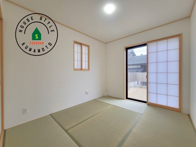 菊池市西寺第1-8棟（G号棟）の和室|和室を上手に活用すると暮らし方の幅が広がります。例えば普段は開け放して、子供の小さいうちはお昼寝や遊びのスペースに。畳はソフトなので転んでもケガをしにくく安心です