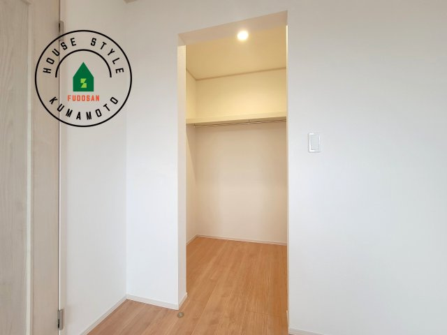 菊池市西寺第1-8棟（H号棟）の収納|洋服や大きな荷物が多い方や人数の多いご家族などは、一般的なクローゼットよりもウォークインクローゼットのほうが使い勝手が良いです。