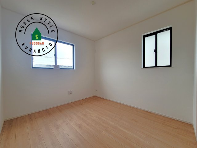 菊池市西寺第1-8棟（H号棟）の子供部屋|穏やかな光が差し込む室内には、穏やかな時間が流れます。