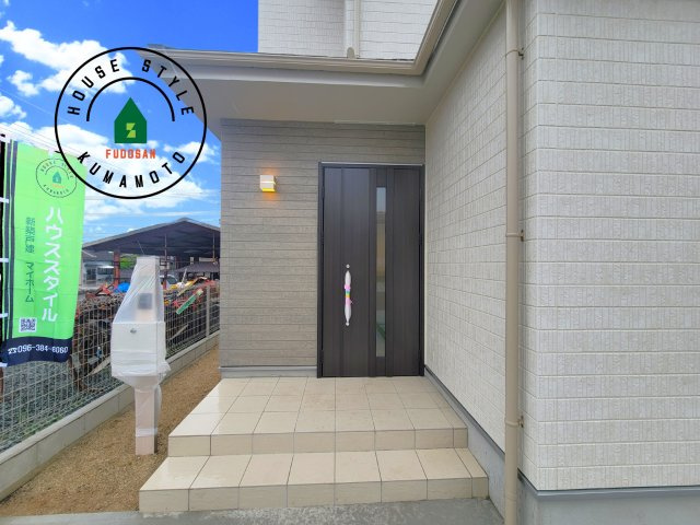 菊池市西寺第1-8棟（H号棟）の玄関|おでかけの時も帰った時も、「我が家」を最初に感じでもらえる素敵な空間に。