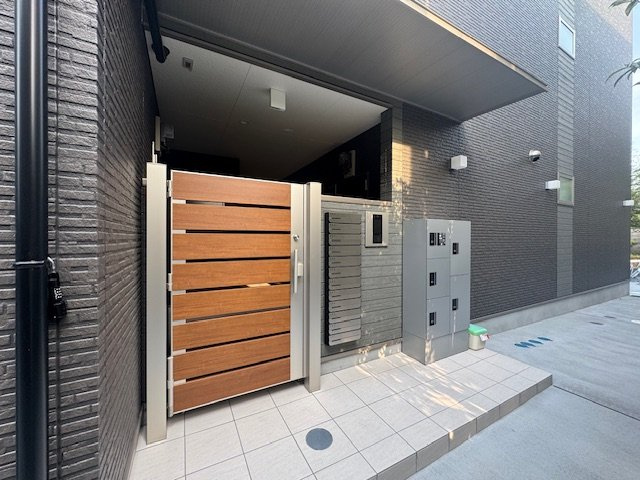 F＋style狭山・池尻中1号館のエントランス