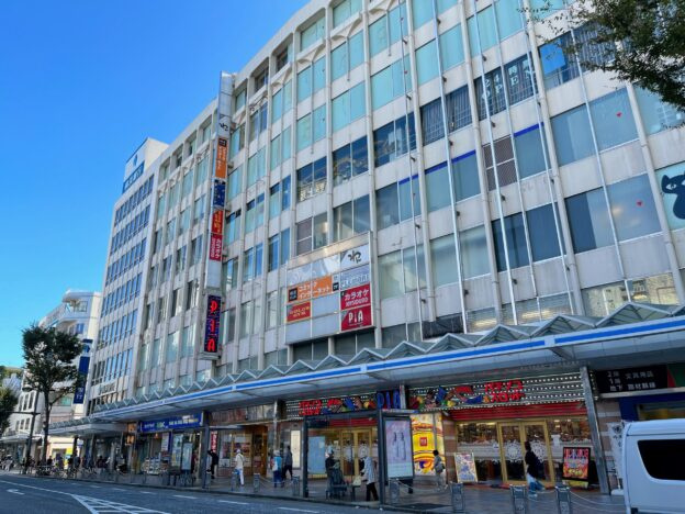 横須賀市若松町２丁目の店舗一部の外観|きれいな外観です