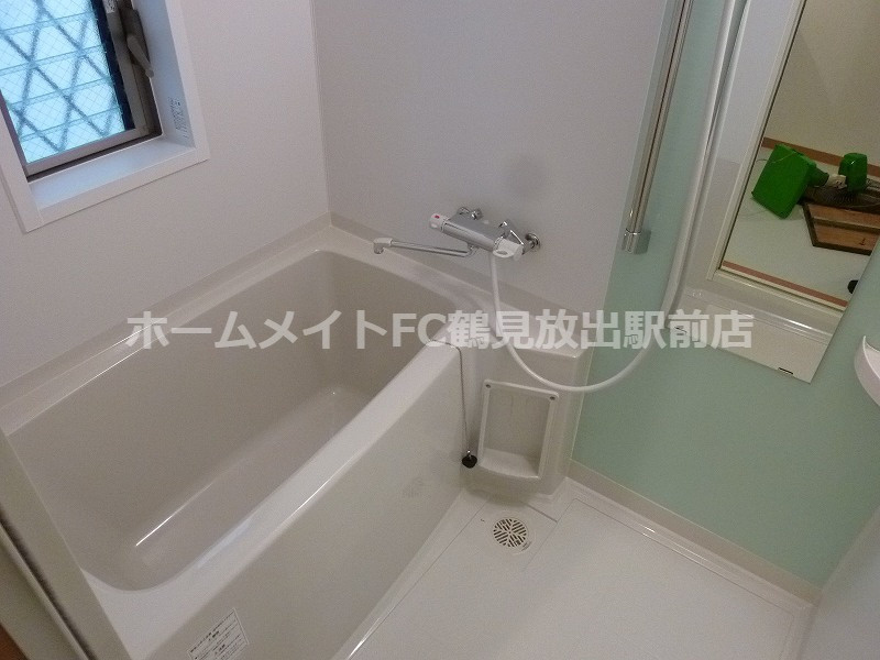 東大阪市森河内西２丁目のアパートの浴室