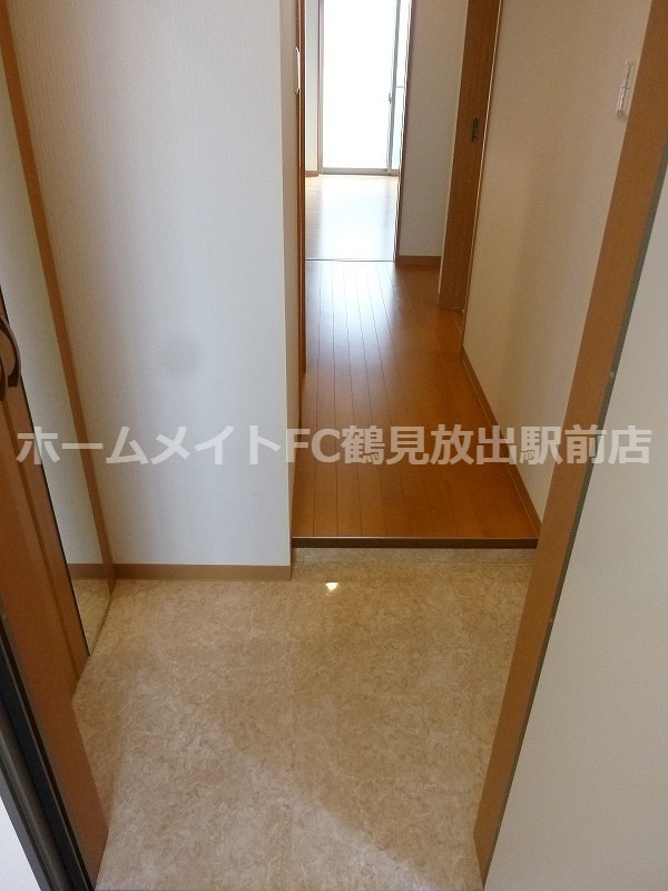 東大阪市森河内西２丁目のアパートの玄関