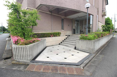 【エントランス】 | 戸頭２丁目貸店舗
