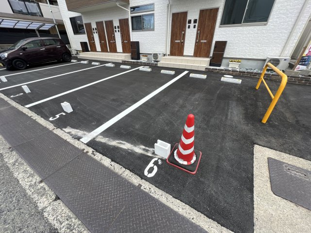 アイリスパレスの駐車場