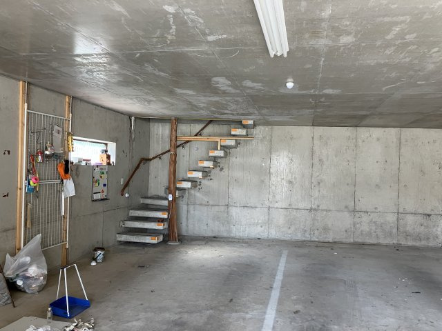 碧南市上町　2階建+車庫　中古住宅の駐車場