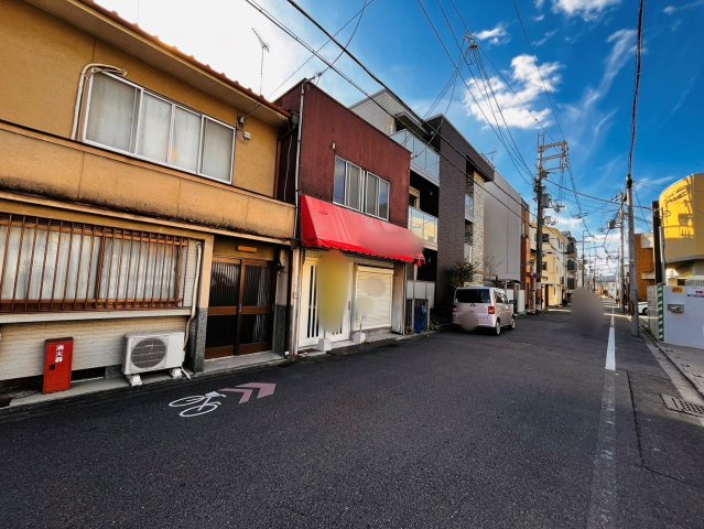 西院寿町の前面道路含む現地写真|最寄りのバス停は徒歩５分圏内で、京都駅まで乗換えなしです♪