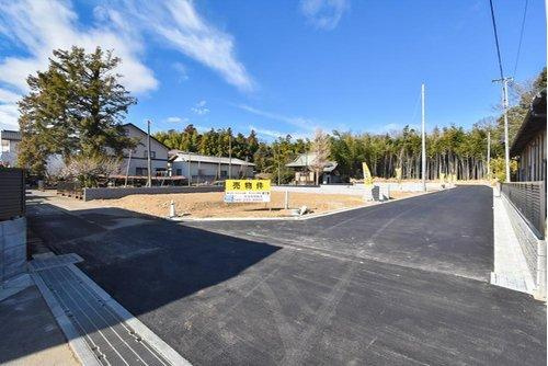 川越市大字下松原の売地の前面道路含む現地写真|◇現地◇　
分譲地内の開発道路は幅員6.2mあり、車庫入れもスムーズにできます。