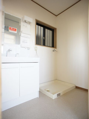 【独立洗面台】 | アップルガーデンＣ | 洗髪洗面化粧台と洗濯機置き場があります♪