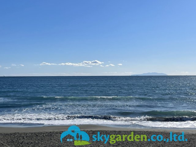 茅ヶ崎市平和町　中古戸建のその他|現地から約1190mの浜須賀の海　天候により大島が見えます。