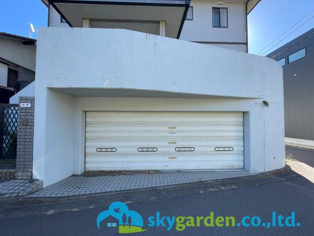 茅ヶ崎市平和町　中古戸建の駐車場