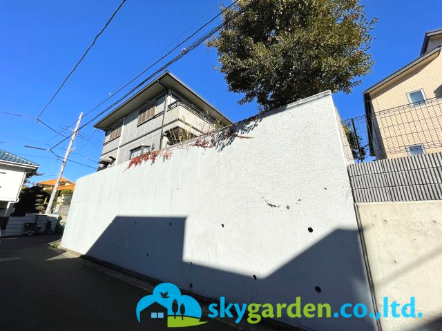 茅ヶ崎市平和町　中古戸建の前面道路含む現地写真