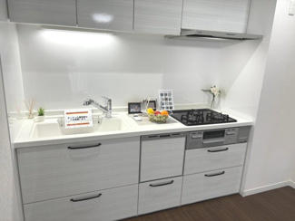 【キッチン】 | パールハイム宮前平 | 収納力のあるシステムキッチン。生活感を感じさせないおしゃれな生活ができます。