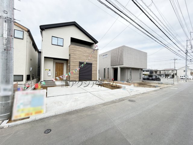 所沢市狭山ヶ丘2丁目・全2棟　新築一戸建　1号棟　の前面道路含む現地写真