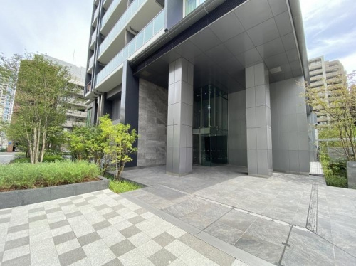 ジオタワー南森町のエントランス