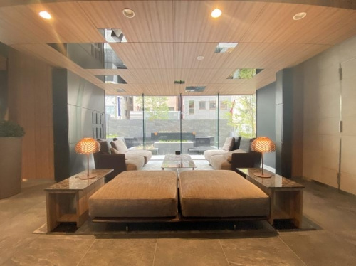 ジオタワー南森町のロビー