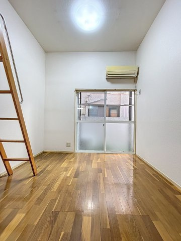 【居間・リビング】 | レオパレス滝野川 | ☆高い天井が部屋を広く感じさせます☆