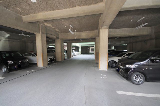 藤和奈良ハイタウン２号棟の駐車場