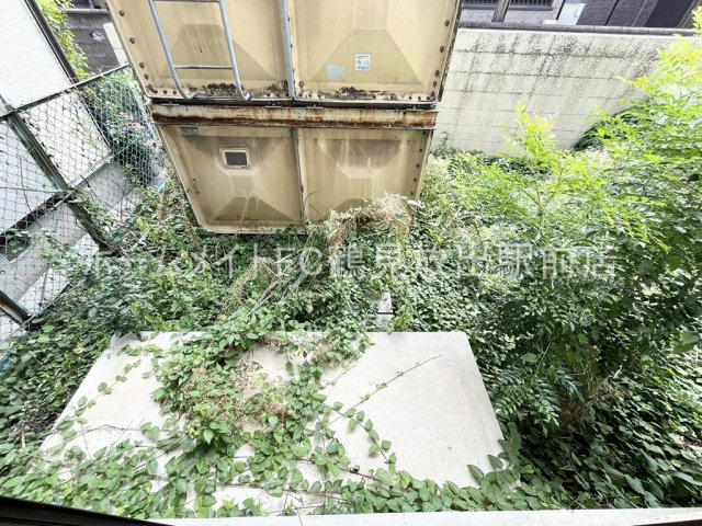 大阪市鶴見区諸口５丁目の賃貸マンションの庭