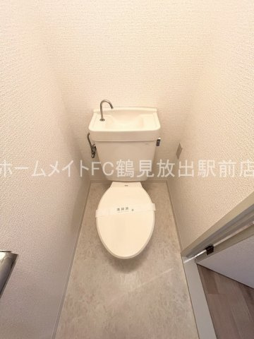 大阪市鶴見区諸口５丁目の賃貸マンションのトイレ