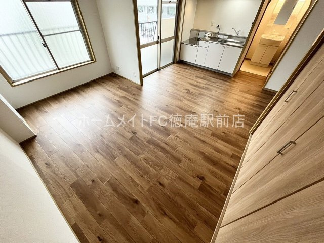 大阪市鶴見区諸口６丁目の賃貸マンションの居間・リビング