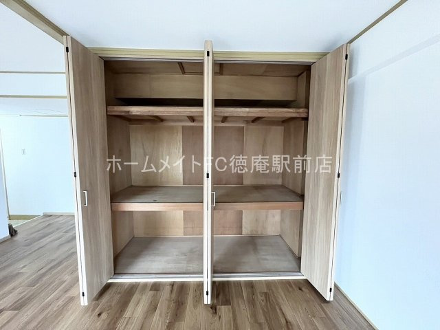 大阪市鶴見区諸口６丁目の賃貸マンションの収納