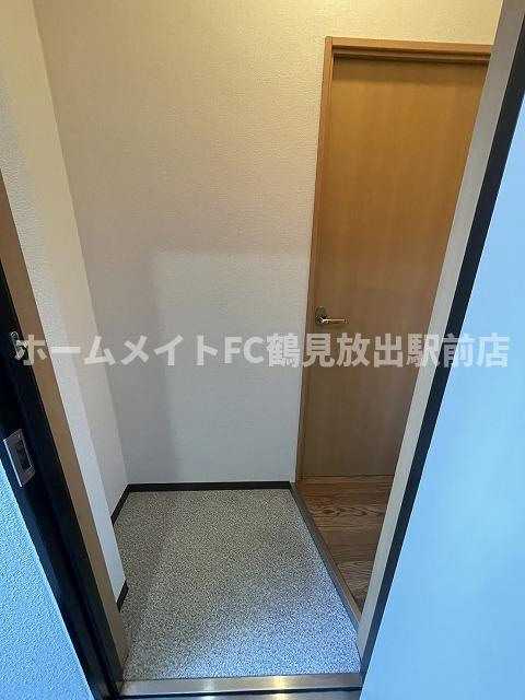 大阪市鶴見区鶴見３丁目の賃貸マンションの玄関