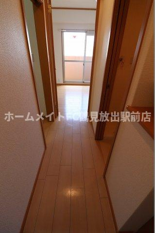 大阪市鶴見区放出東３丁目の賃貸マンションの玄関