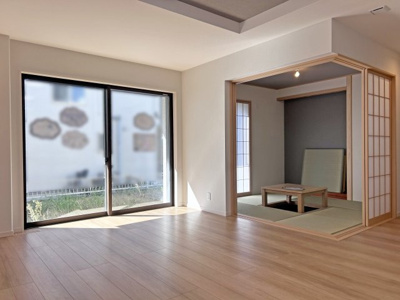【居間・リビング】 | 四日市市西富田３丁目　建売分譲住宅全１３区画 | ６号棟　ＬＤＫ