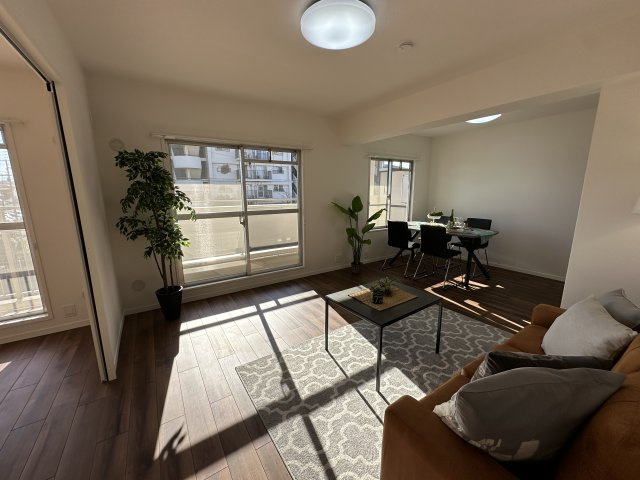 泉大津市北助松第二次団地４棟の居間・リビング