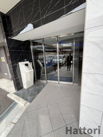 プレサンス江坂ベルフィーヌのエントランス