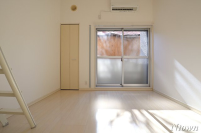 【居間・リビング】 | コンフォート生駒 | こちらのリビングで趣味の時間をお楽しみください