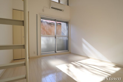 【居間・リビング】 | コンフォート生駒 | ゆったりとした居間です